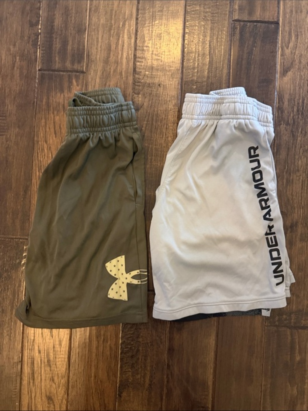 Under Armour Boys Athletic Shorts Size S Olive Green & Light Gray - 2 - Picture 1 of 3